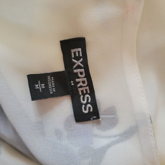 Express Floral Print Long Sleeve Blouse With Keyhole Detail - Size M - Picture 6 of 6